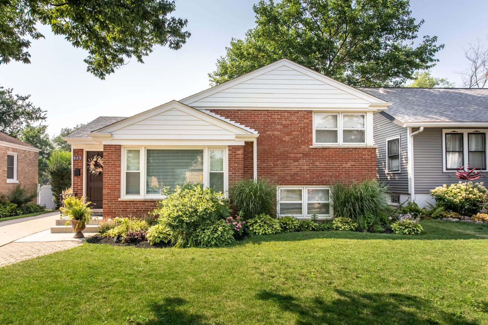 900 ROWE Avenue, Park Ridge, IL 60068
