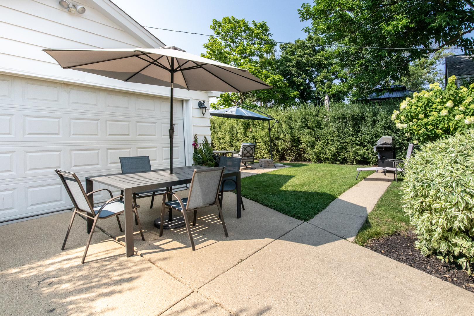 900 ROWE Avenue, Park Ridge, IL 60068