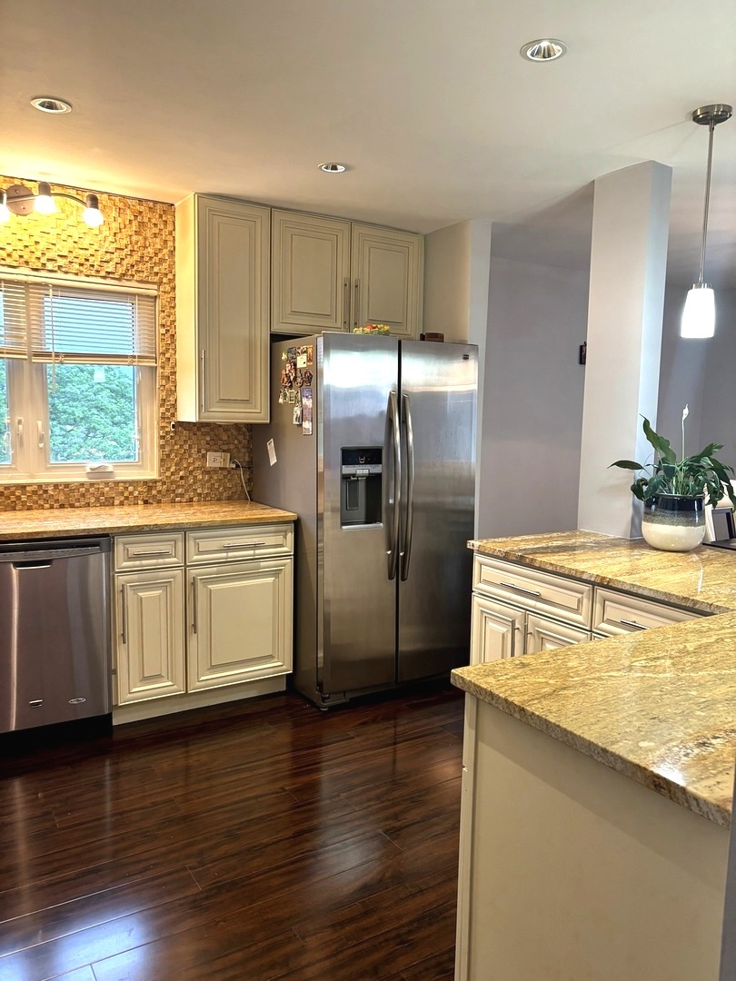 9332 Landings Lane #504, Des Plaines, IL 60016