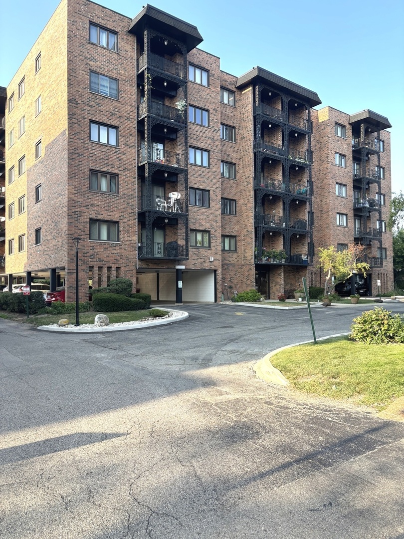 9332 Landings Lane #504, Des Plaines, IL 60016