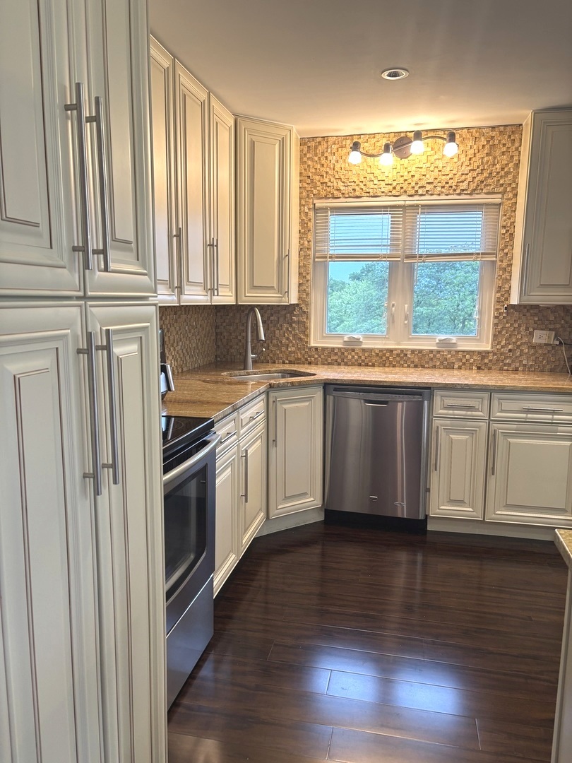 9332 Landings Lane #504, Des Plaines, IL 60016