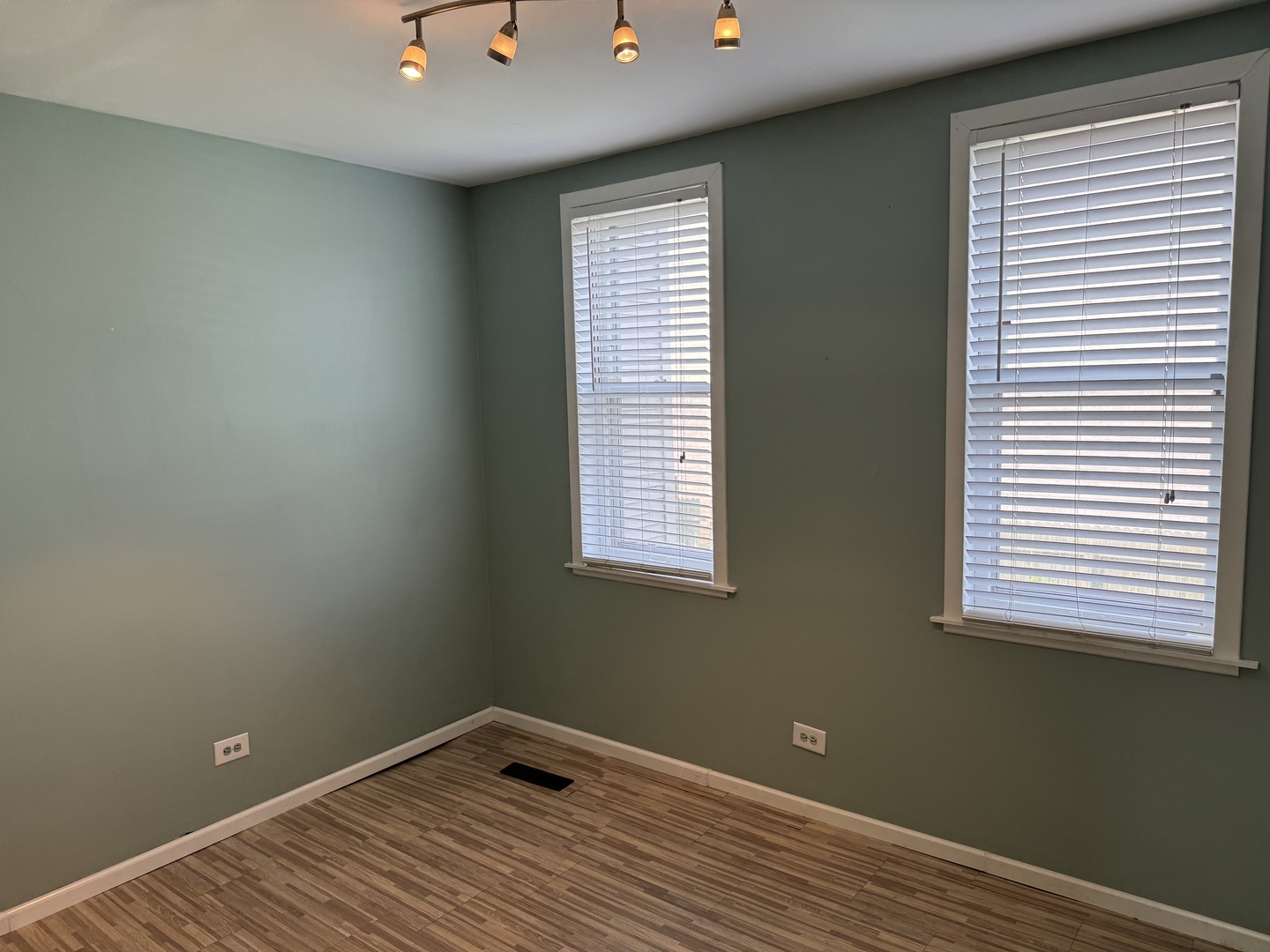 116 E Quincy Street #1, Riverside, IL 60546