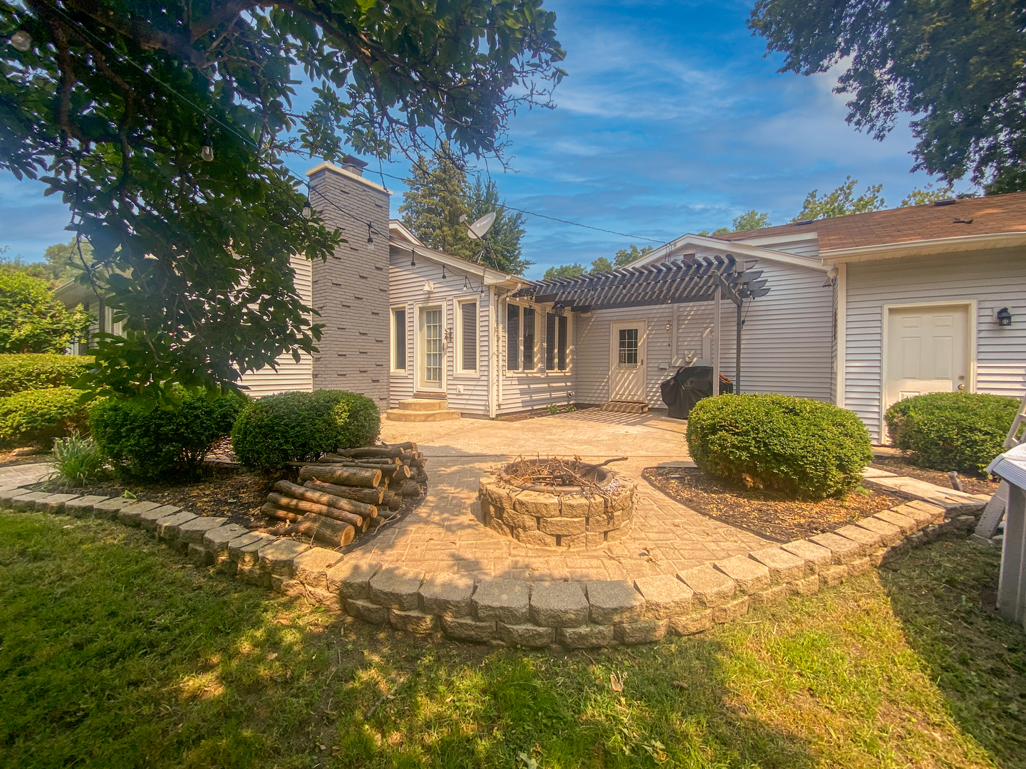 302 Mooseheart Road, North Aurora, IL 60542