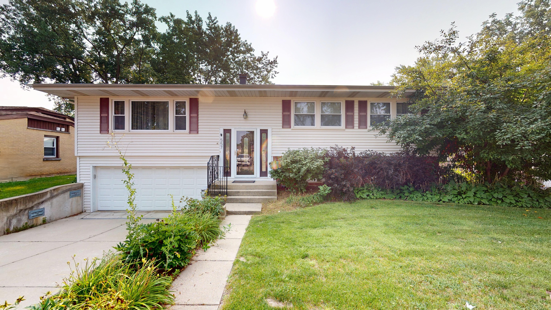 557 Beechwood Road, Buffalo Grove, IL 60089