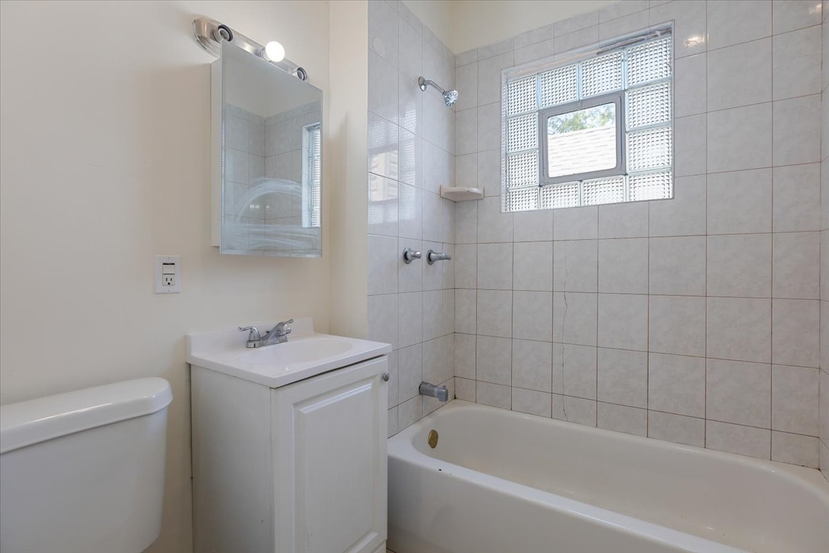 2223 N La Crosse Avenue, Chicago, IL 60639