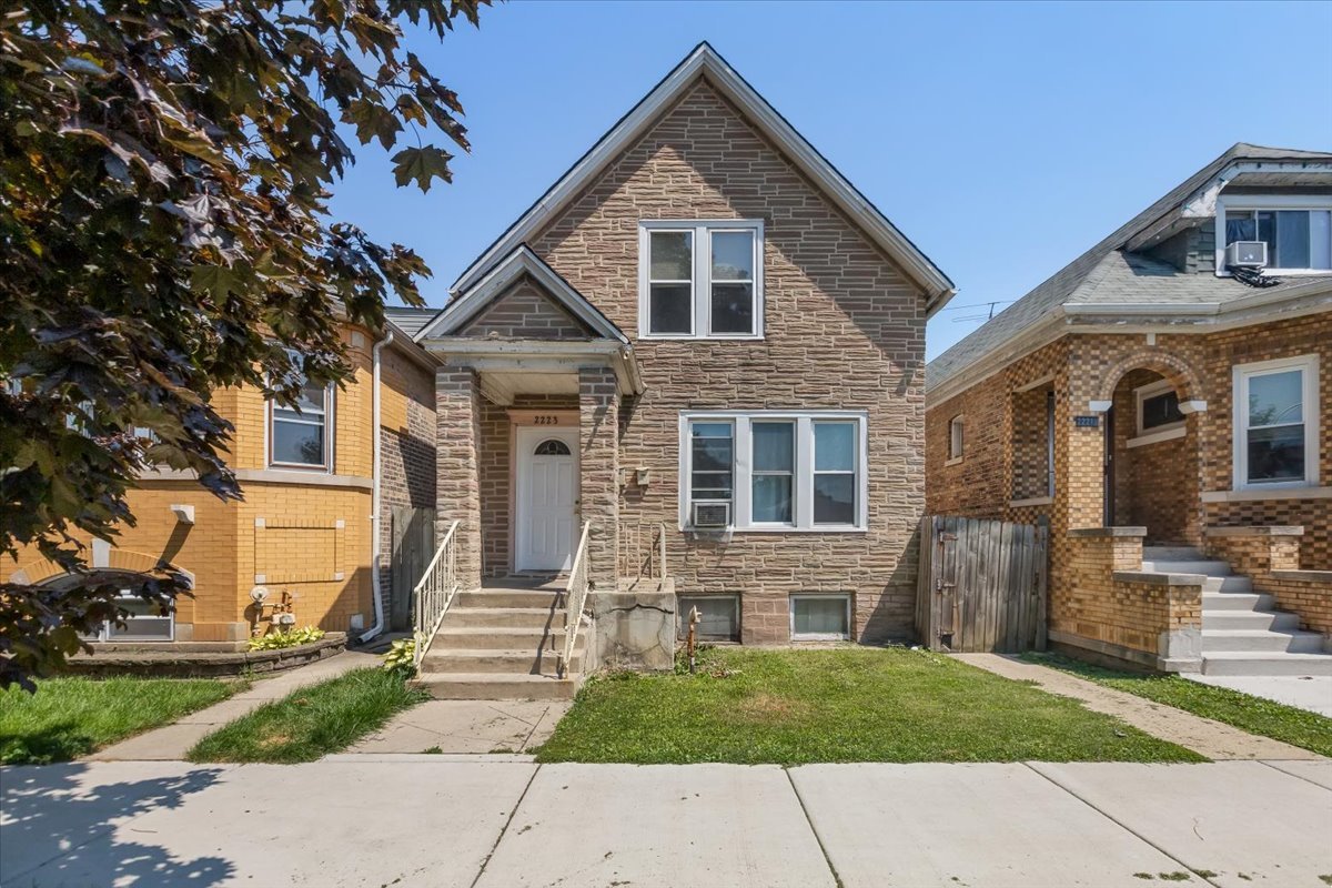2223 N La Crosse Avenue, Chicago, IL 60639