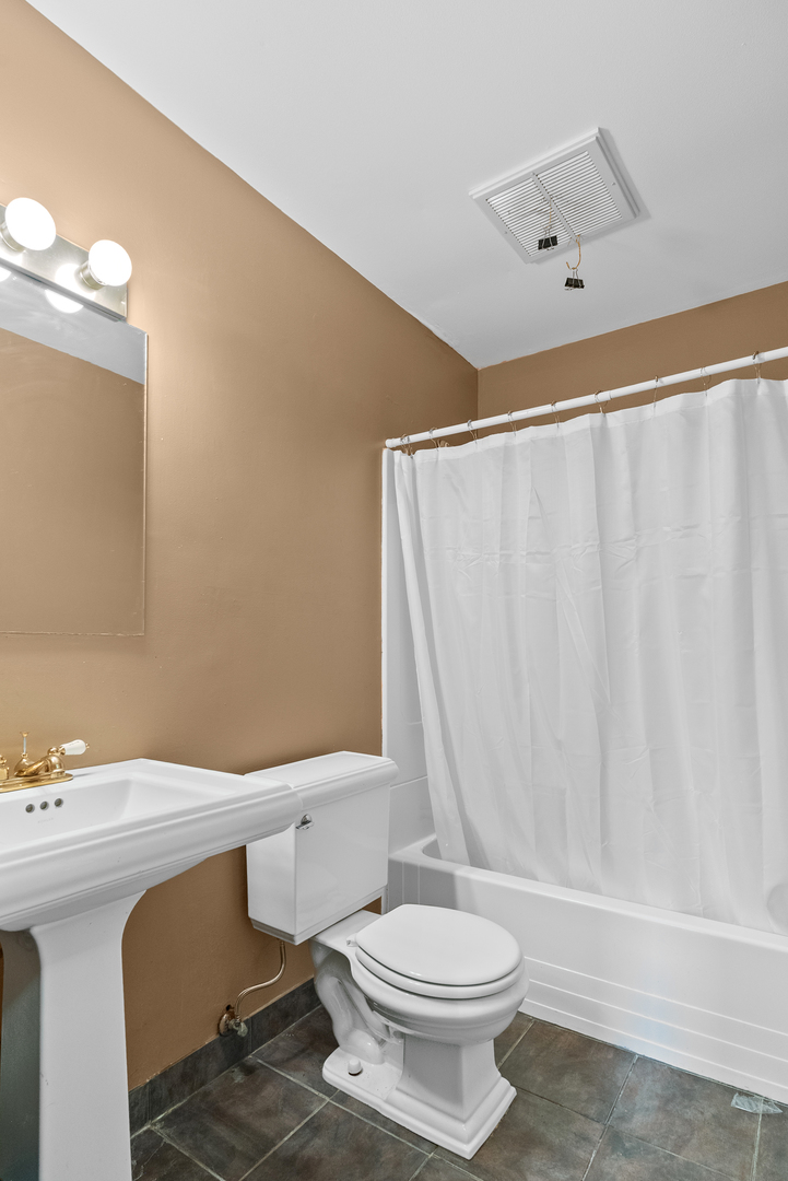 4711 Saint Joseph Creek Road #4H, Lisle, IL 60532