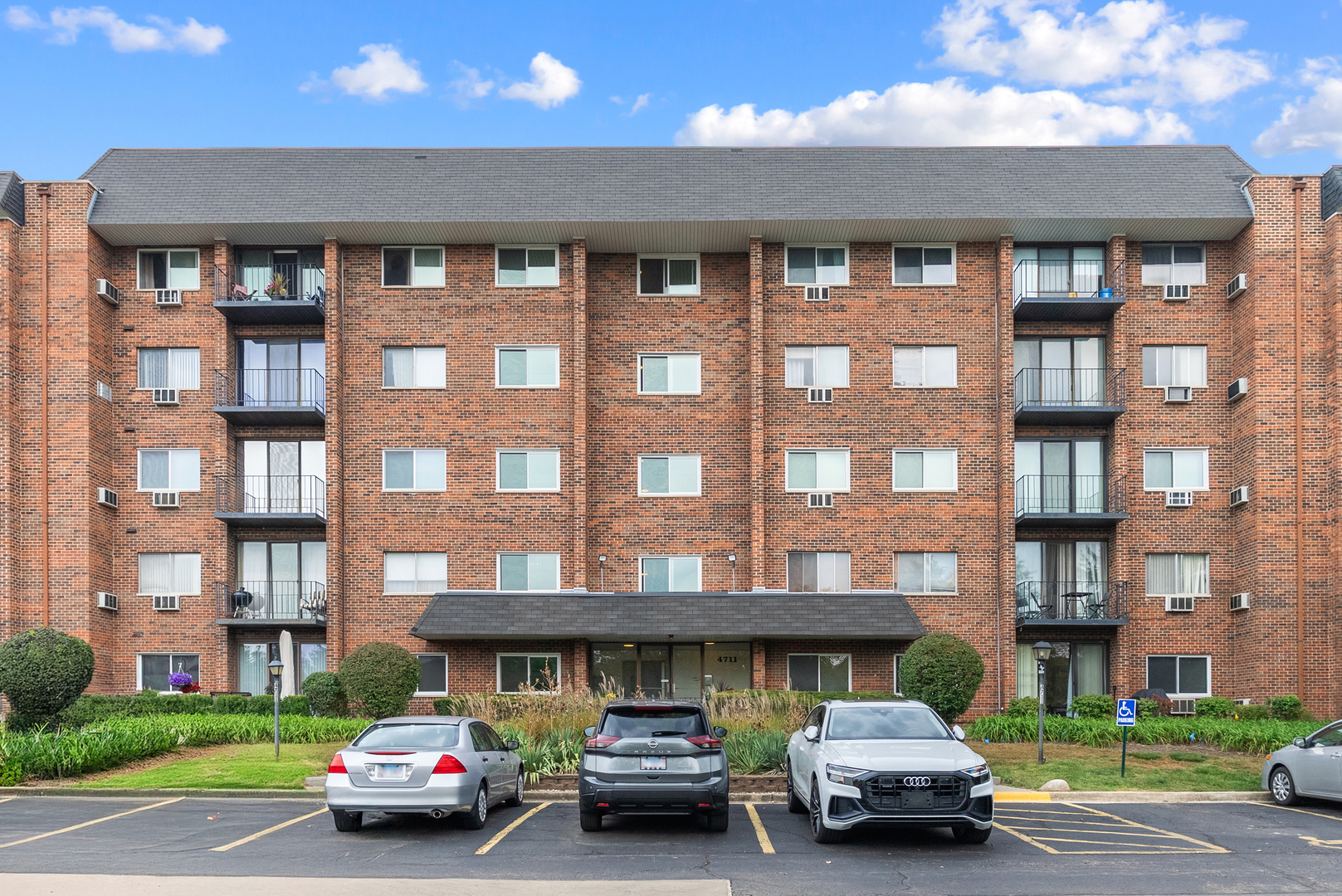 4711 Saint Joseph Creek Road #4H, Lisle, IL 60532