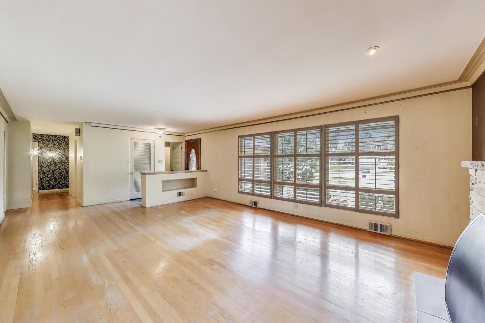 275 Stonegate Road, Clarendon Hills, IL 60514