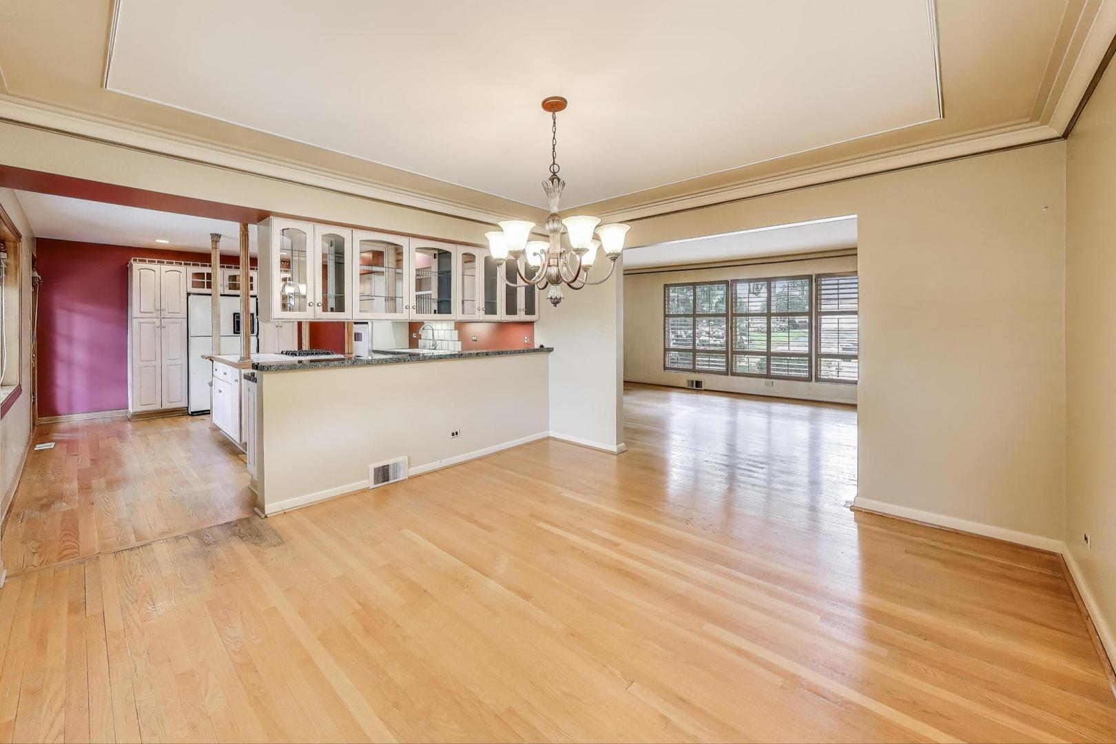 275 Stonegate Road, Clarendon Hills, IL 60514