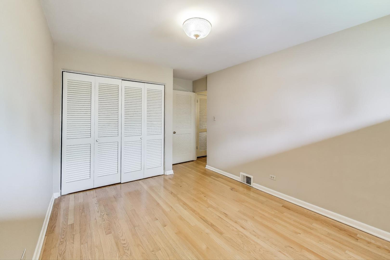 275 Stonegate Road, Clarendon Hills, IL 60514