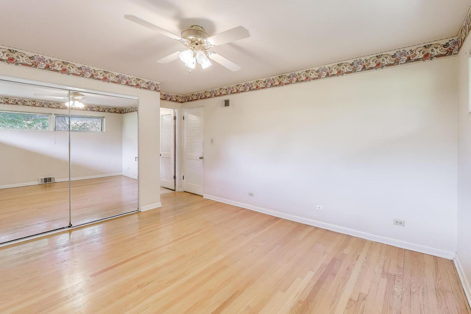 275 Stonegate Road, Clarendon Hills, IL 60514