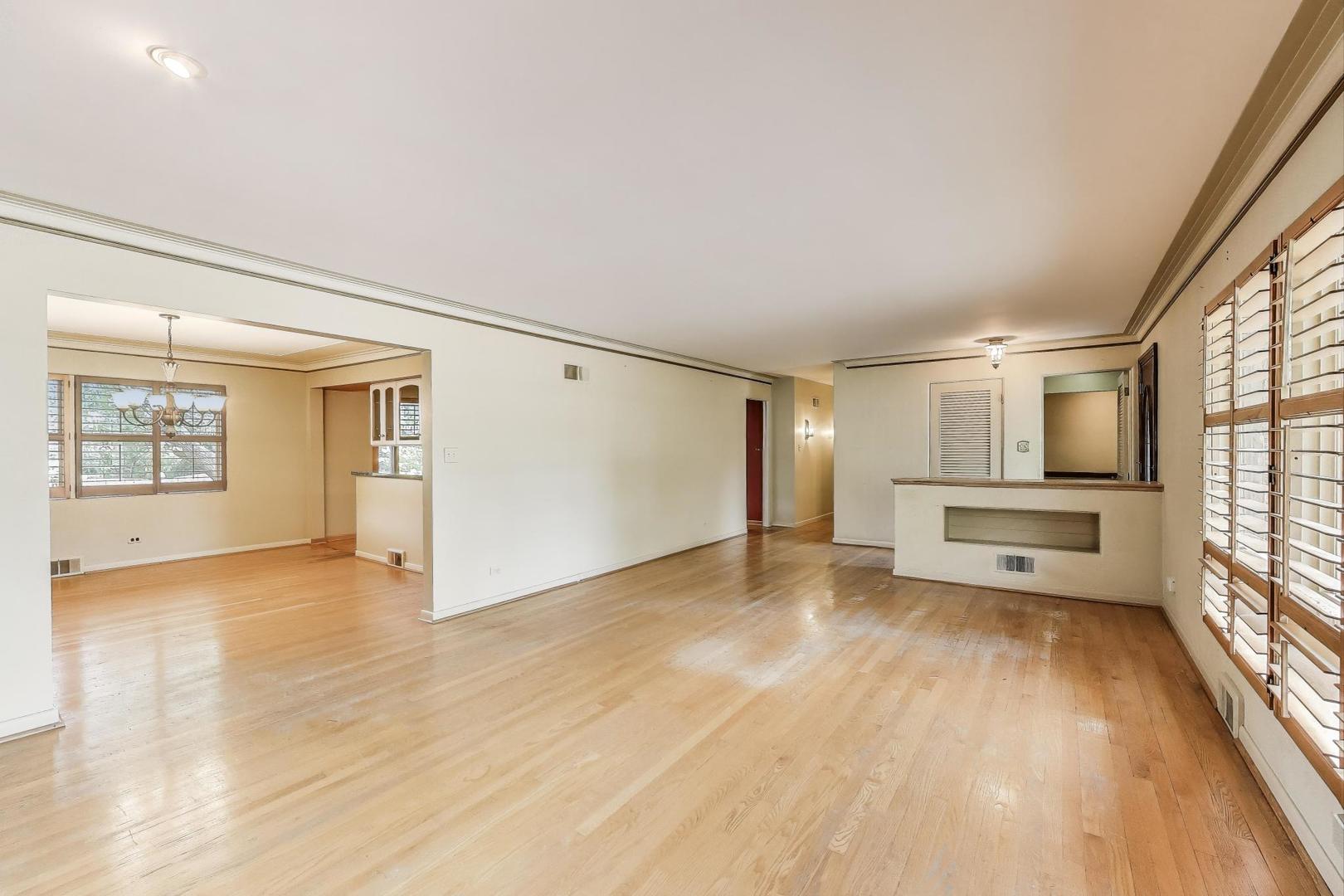 275 Stonegate Road, Clarendon Hills, IL 60514