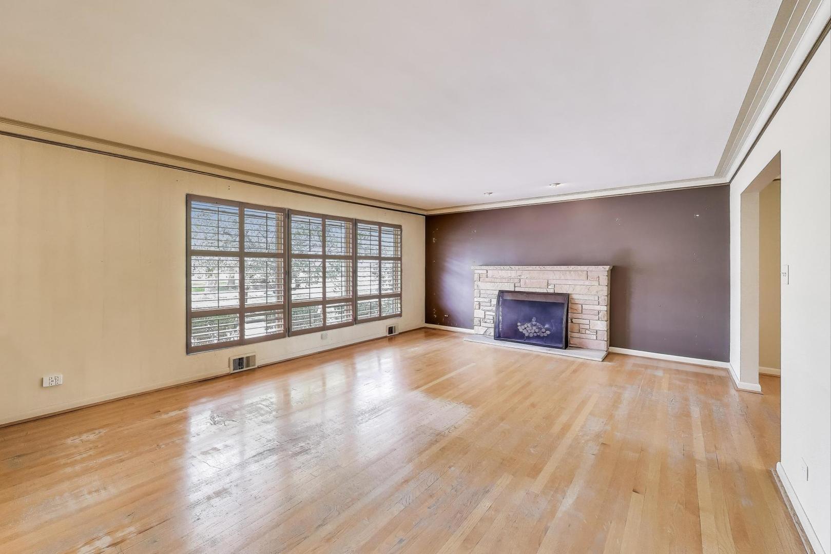 275 Stonegate Road, Clarendon Hills, IL 60514
