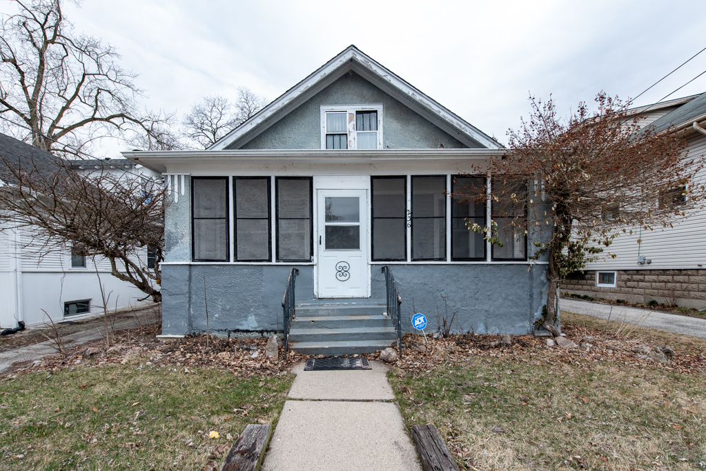 236 S Park Avenue, Waukegan, IL 60085