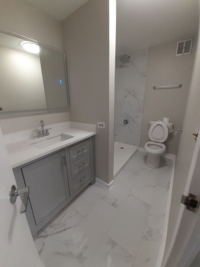5100 N Marine Drive #17G, Chicago, IL 60640