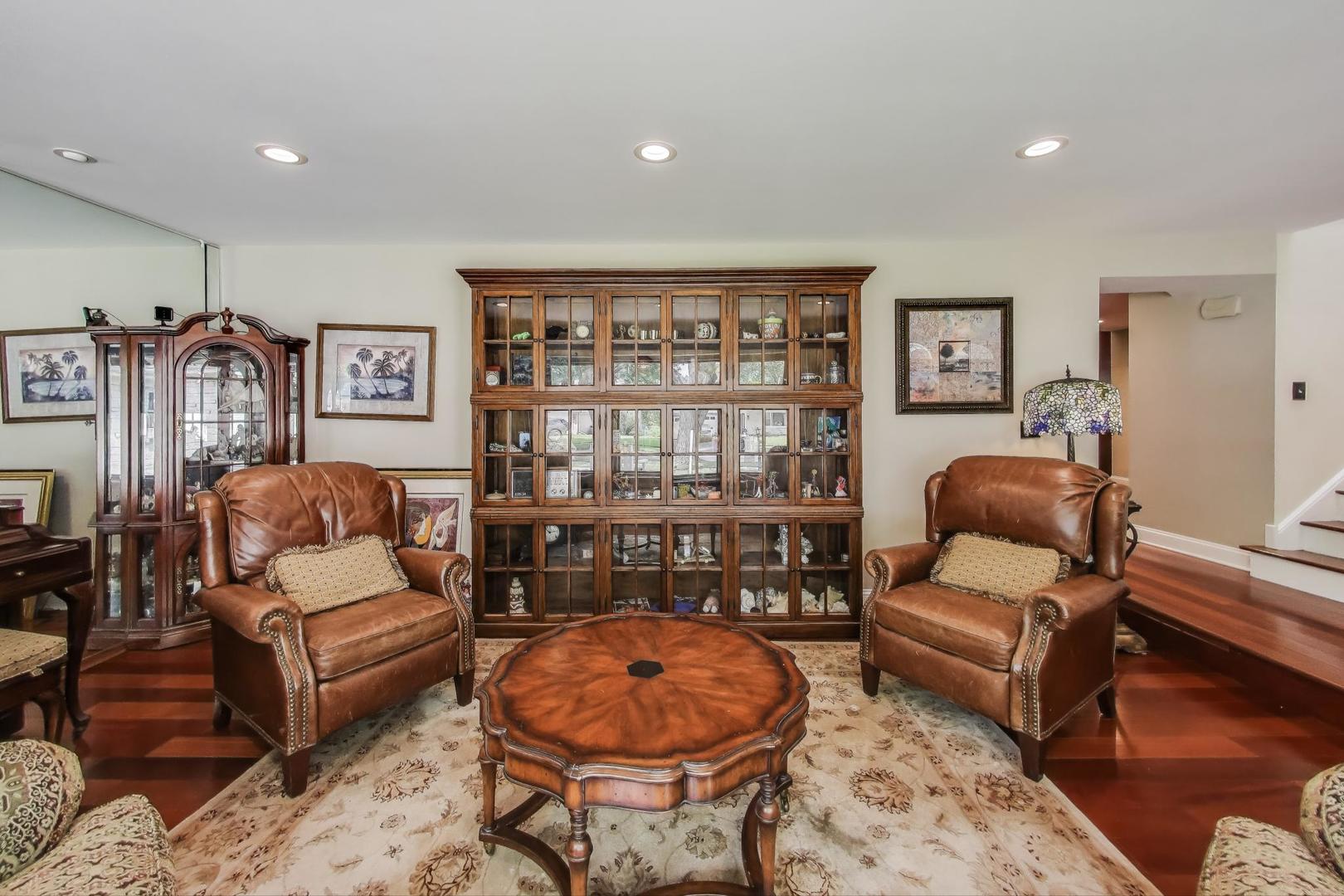 1821 E Boulder Drive, Mount Prospect, IL 60056