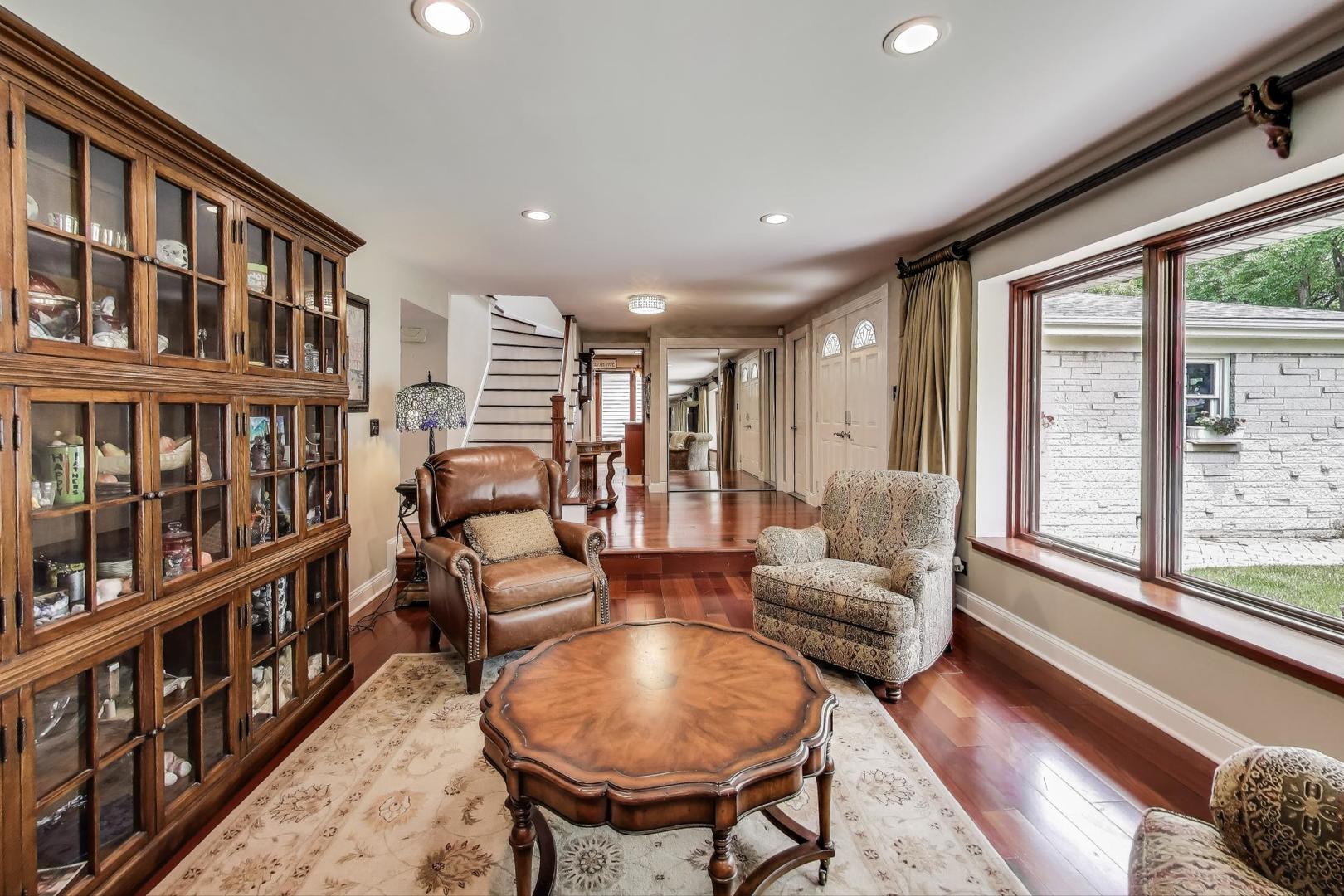 1821 E Boulder Drive, Mount Prospect, IL 60056