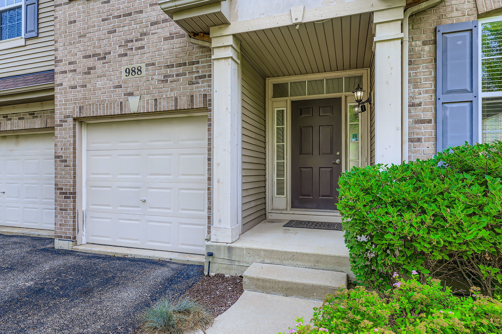 988 Singing Hills Drive, Volo, IL 60073