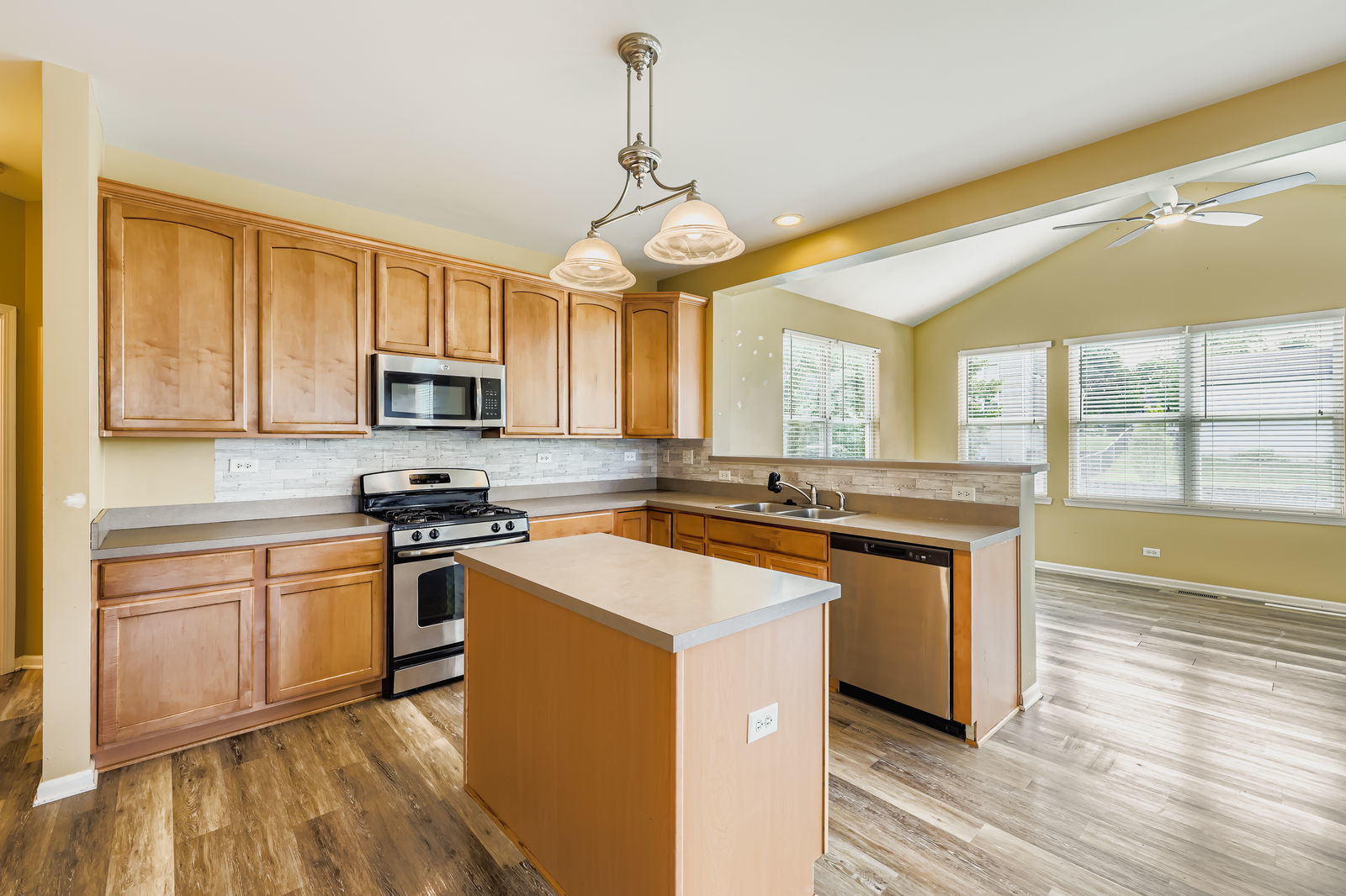 988 Singing Hills Drive, Volo, IL 60073