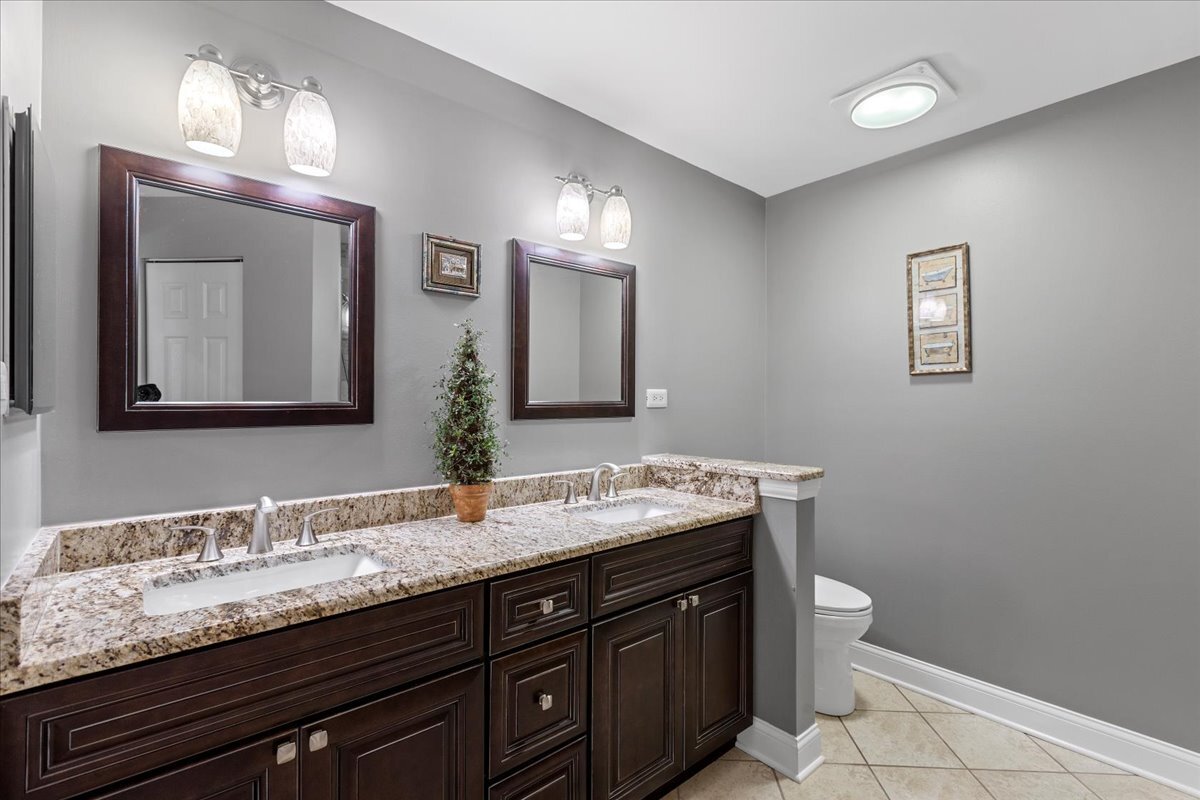 1636 Columbia Circle #2, Bartlett, IL 60103