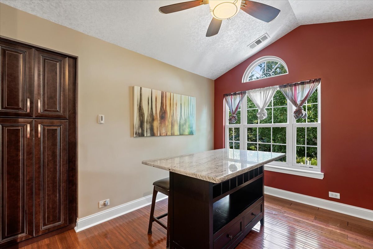 1636 Columbia Circle #2, Bartlett, IL 60103