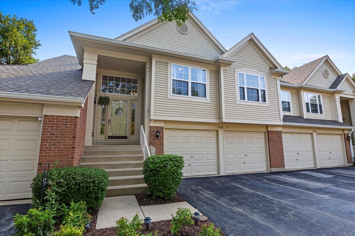1636 Columbia Circle #2, Bartlett, IL 60103