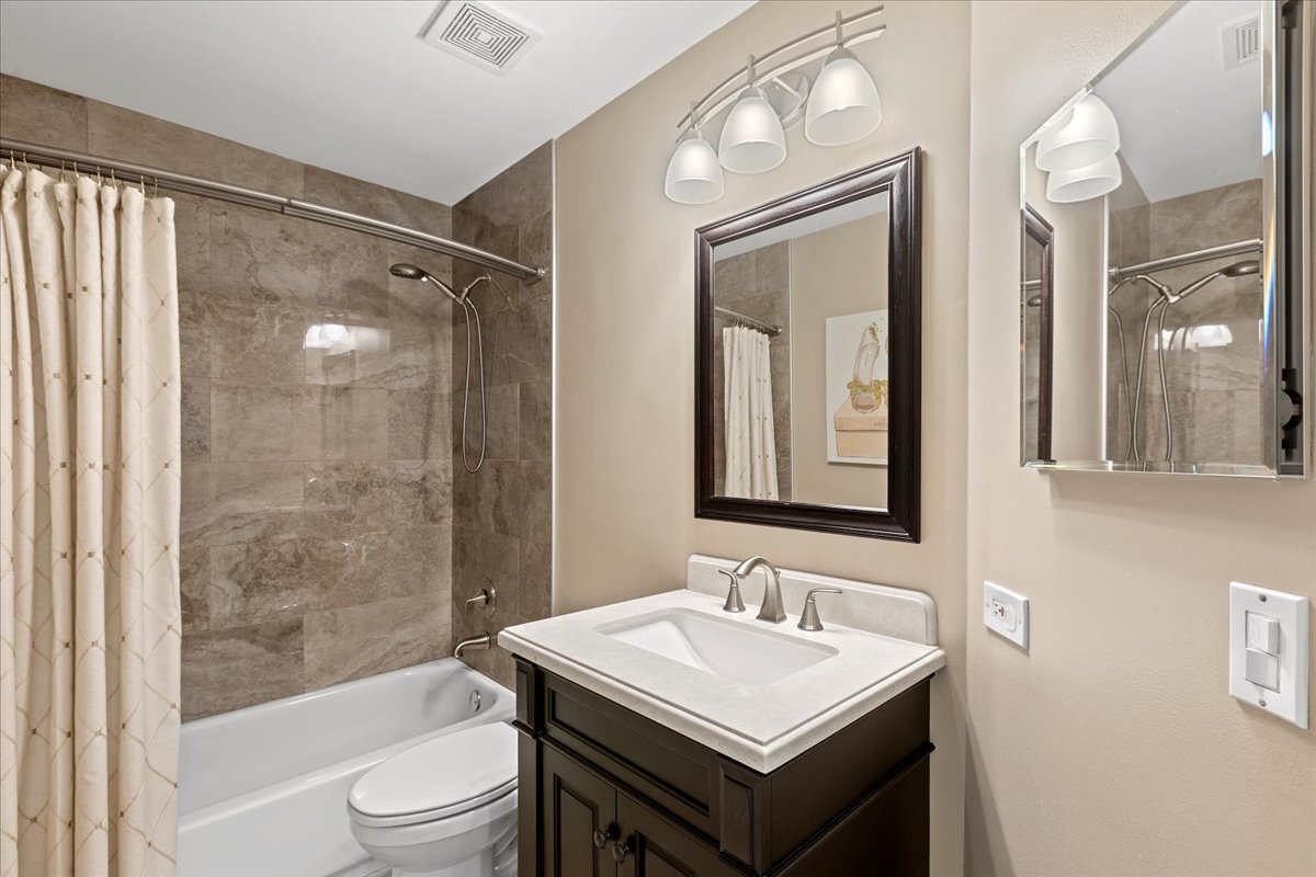 1636 Columbia Circle #2, Bartlett, IL 60103