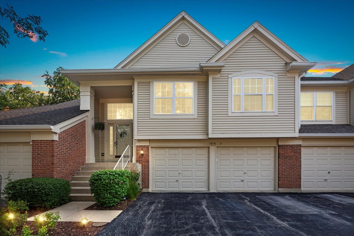 1636 Columbia Circle #2, Bartlett, IL 60103
