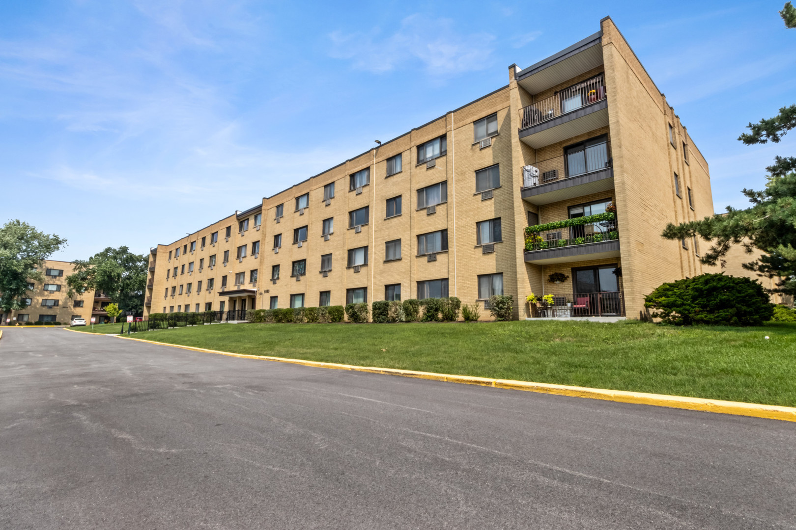 6660 S BRAINARD Avenue #401, Countryside, IL 60525