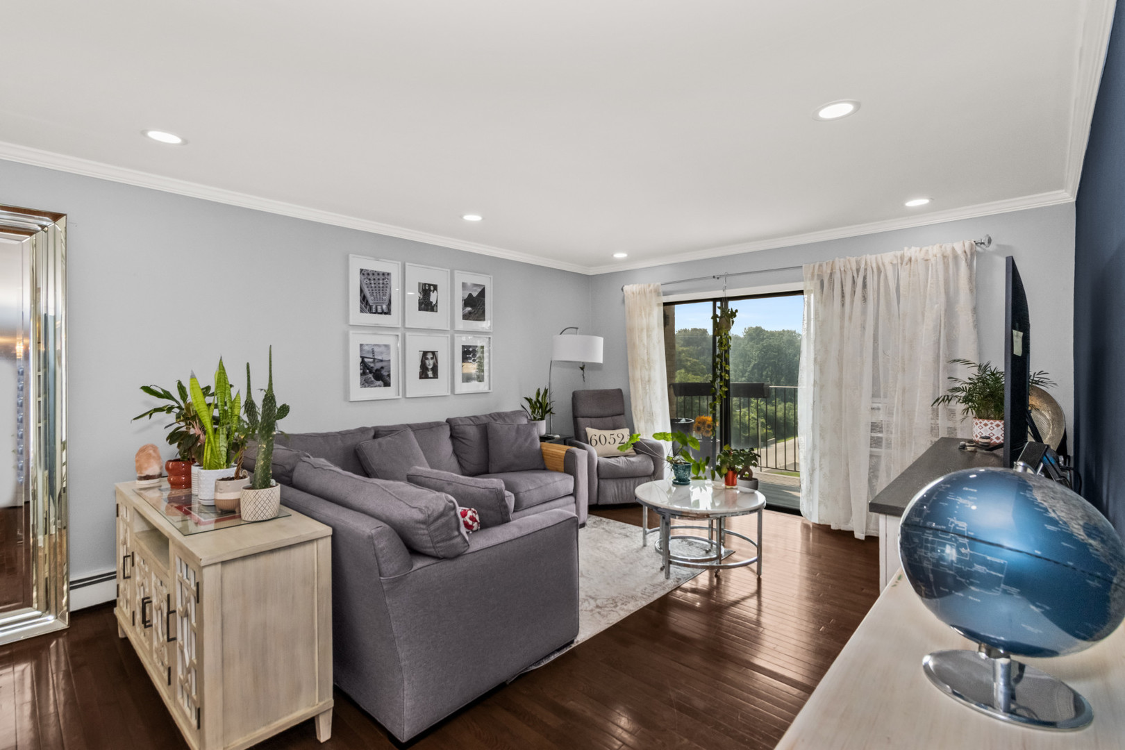 6660 S BRAINARD Avenue #401, Countryside, IL 60525