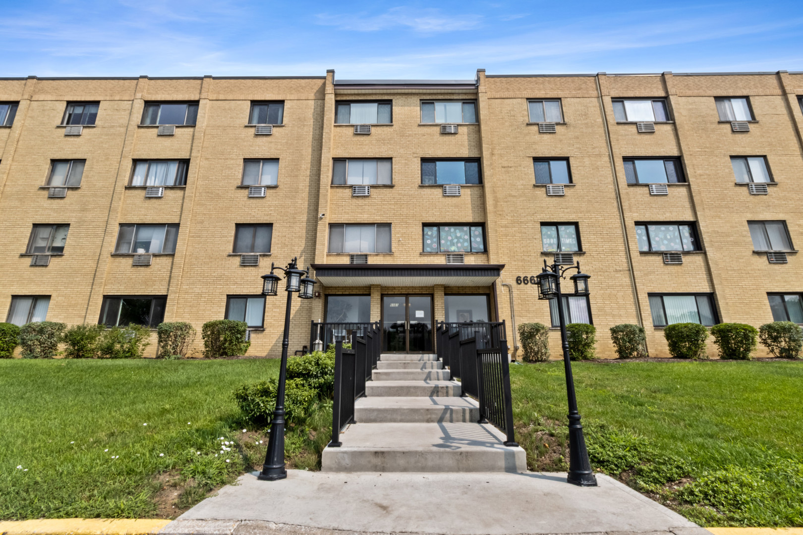 6660 S BRAINARD Avenue #401, Countryside, IL 60525