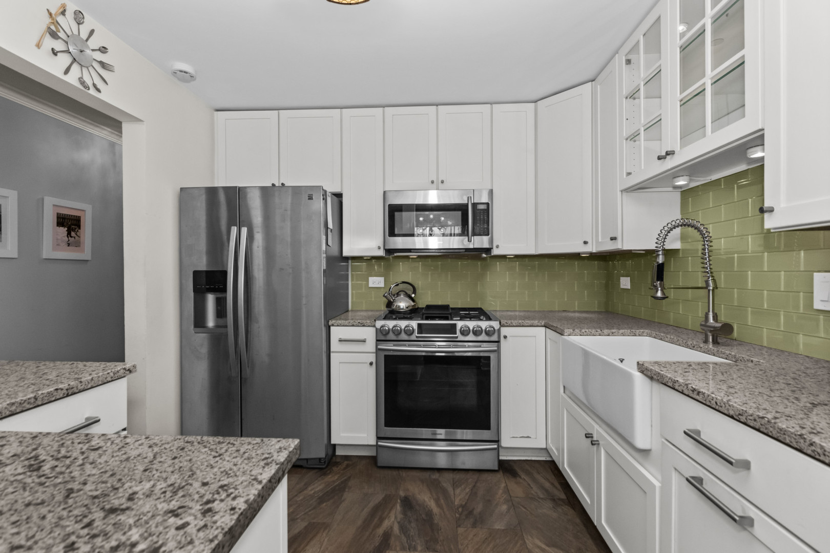 6660 S BRAINARD Avenue #401, Countryside, IL 60525