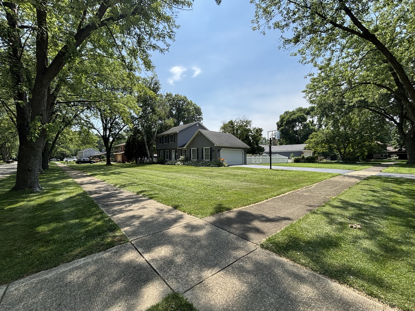 26W281 MENOMINI Drive, Wheaton, IL 60189