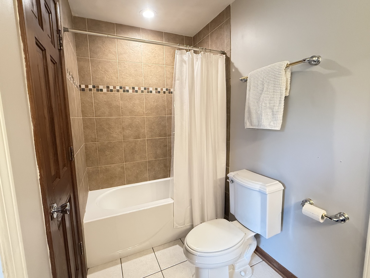 26W281 MENOMINI Drive, Wheaton, IL 60189