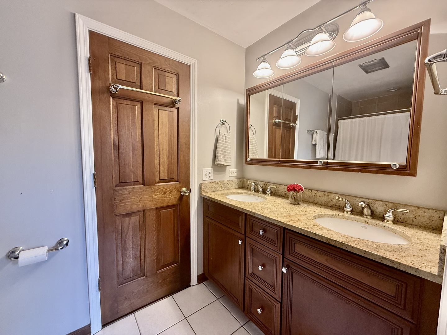 26W281 MENOMINI Drive, Wheaton, IL 60189