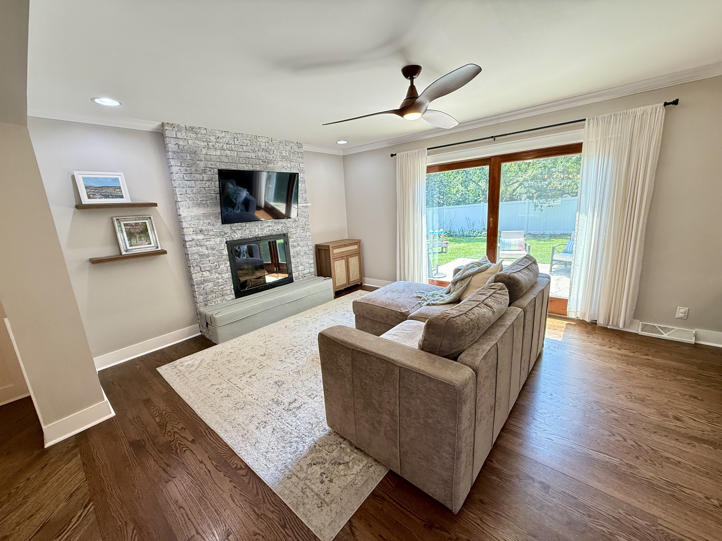 26W281 MENOMINI Drive, Wheaton, IL 60189