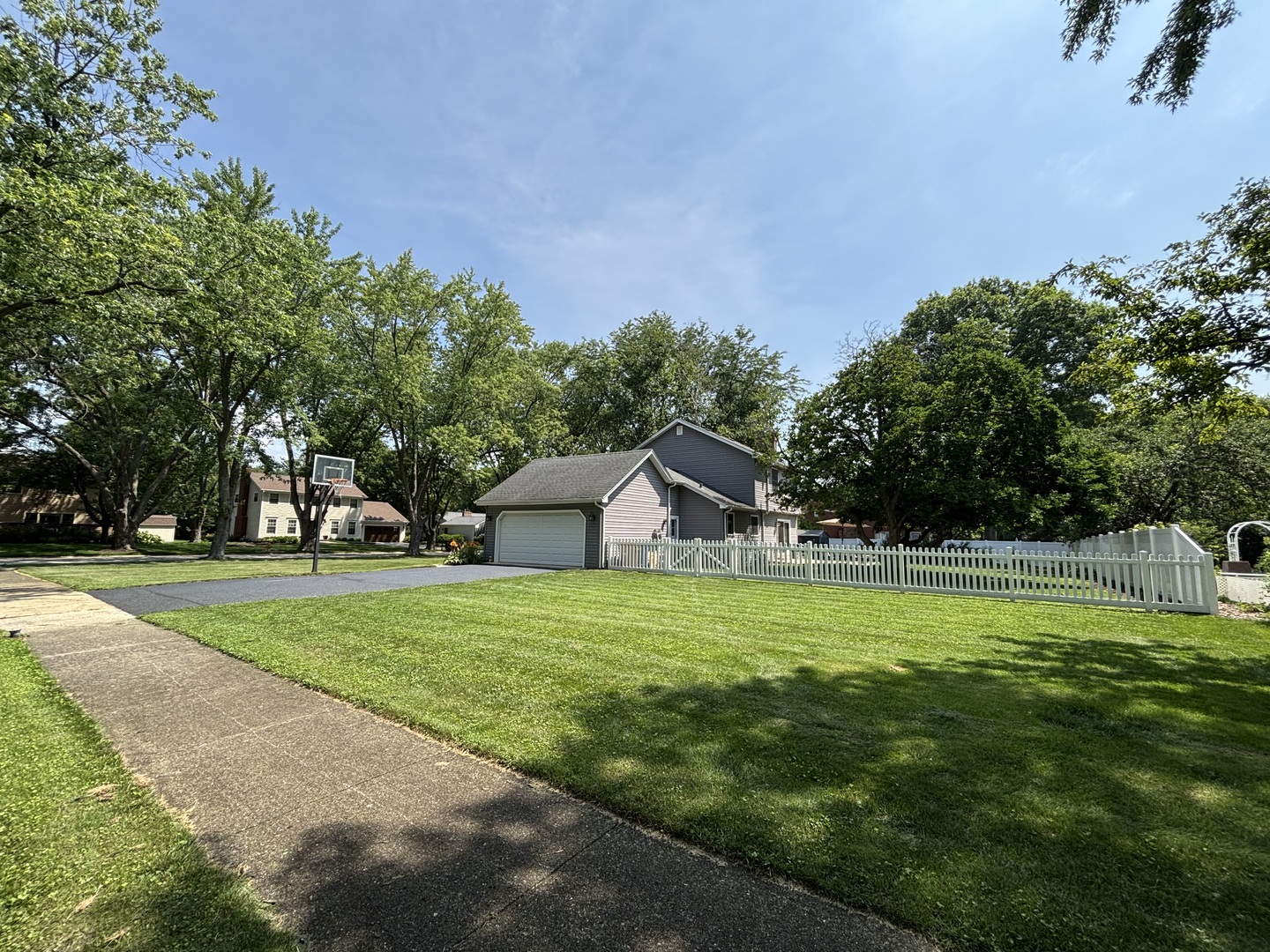 26W281 MENOMINI Drive, Wheaton, IL 60189