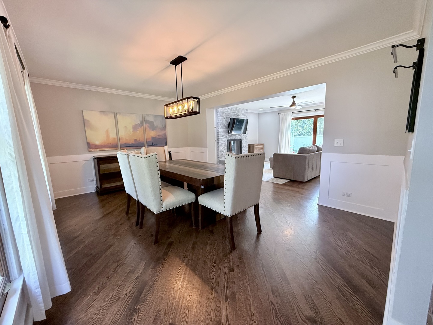 26W281 MENOMINI Drive, Wheaton, IL 60189