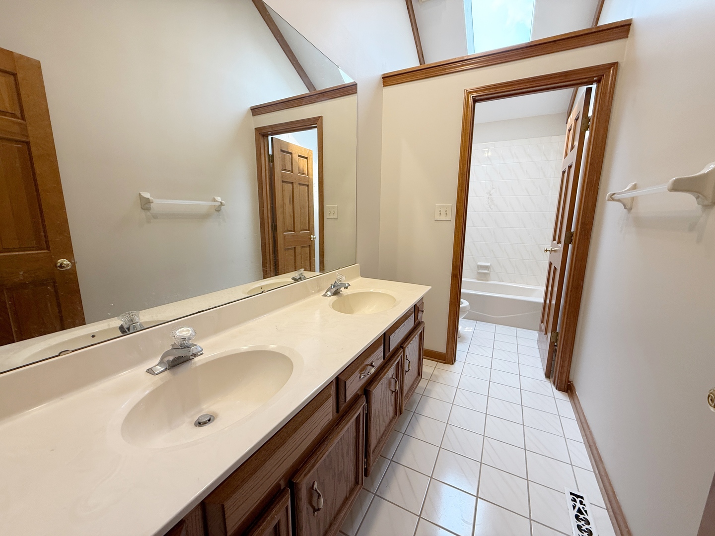 2436 PUTNAM Drive, Naperville, IL 60565
