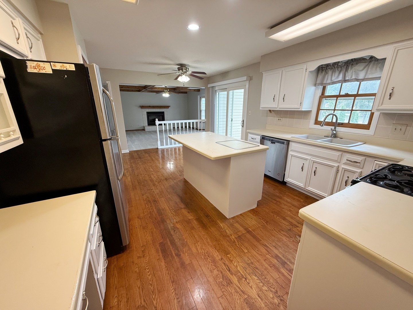 2436 PUTNAM Drive, Naperville, IL 60565