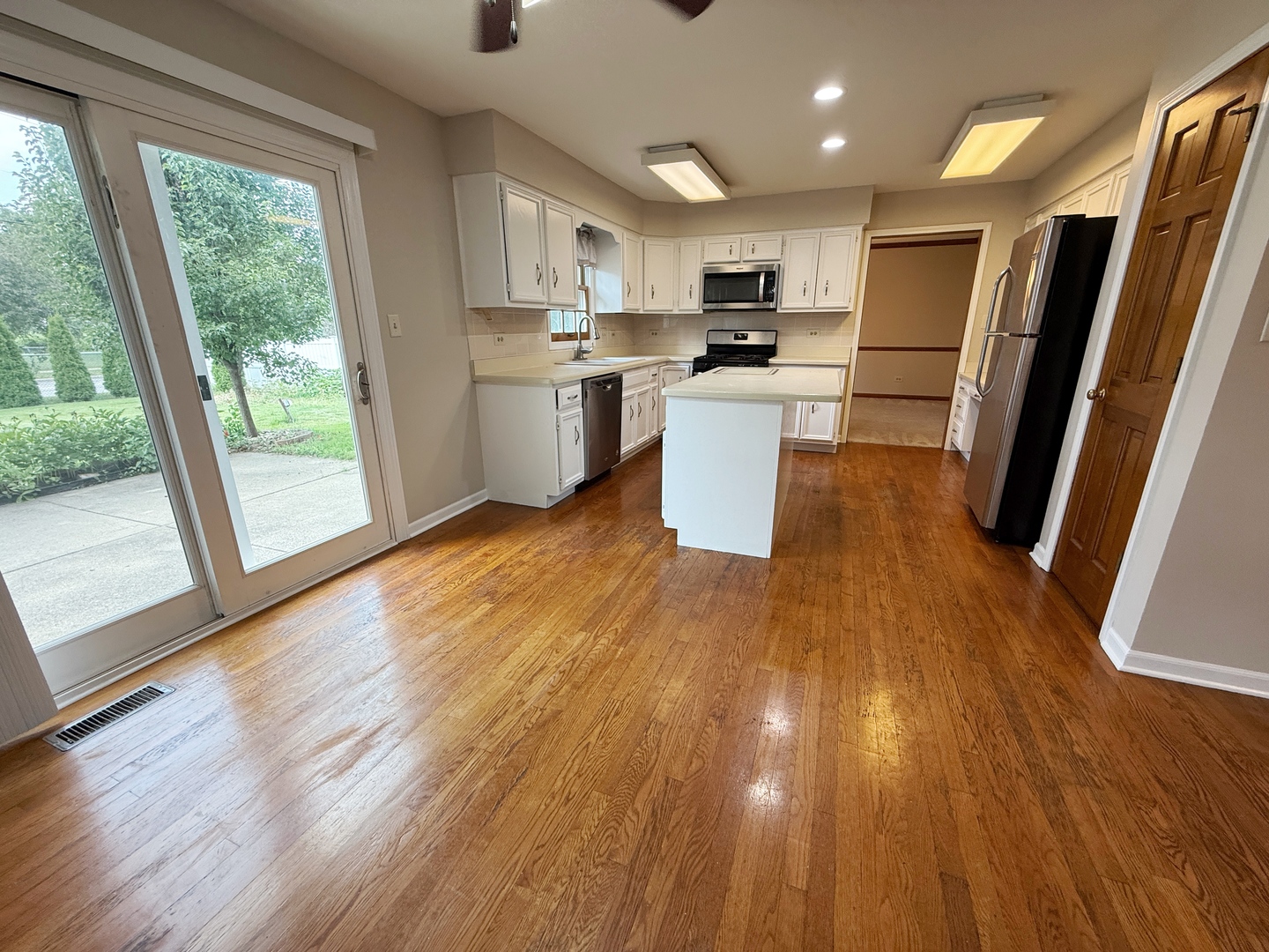 2436 PUTNAM Drive, Naperville, IL 60565