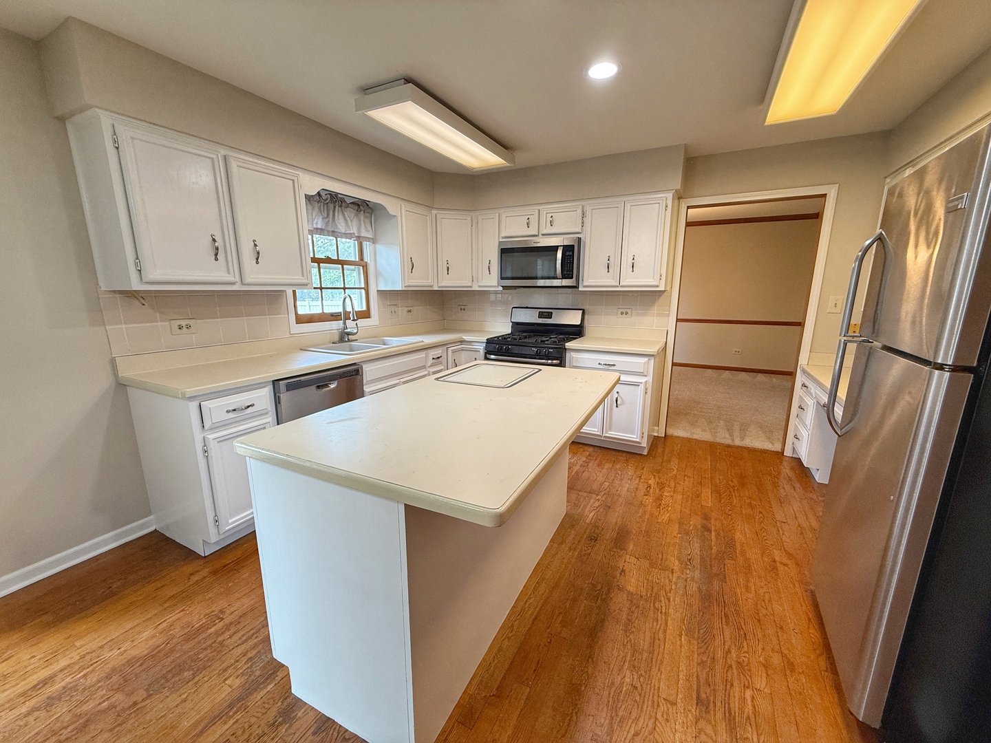 2436 PUTNAM Drive, Naperville, IL 60565