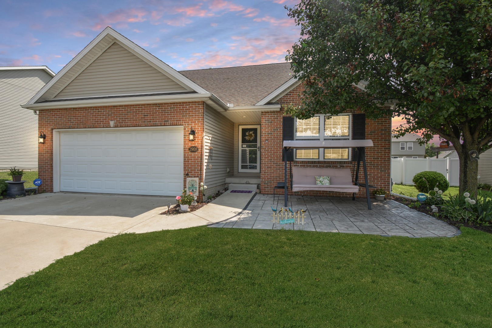 2908 Red Oak Road, Bloomington, IL 61704