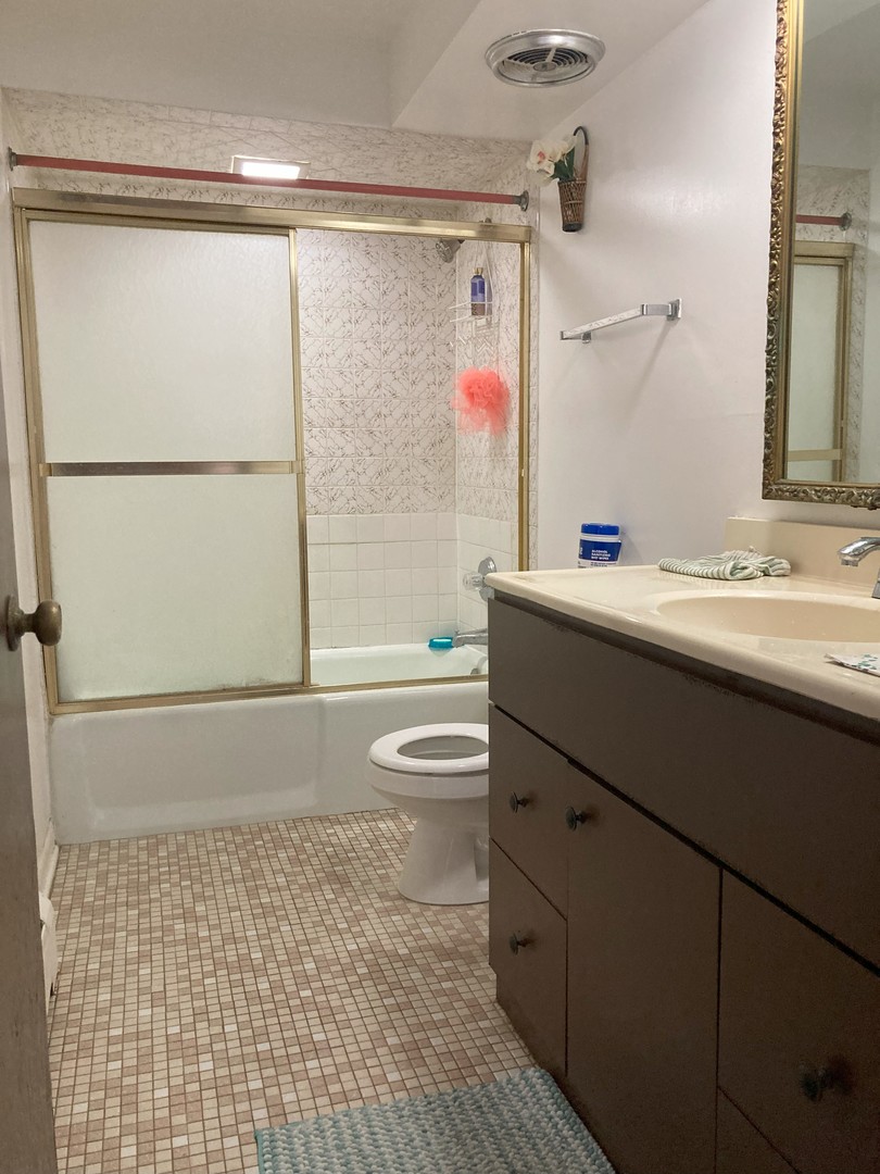 9275 Noel Avenue #B3, Des Plaines, IL 60016