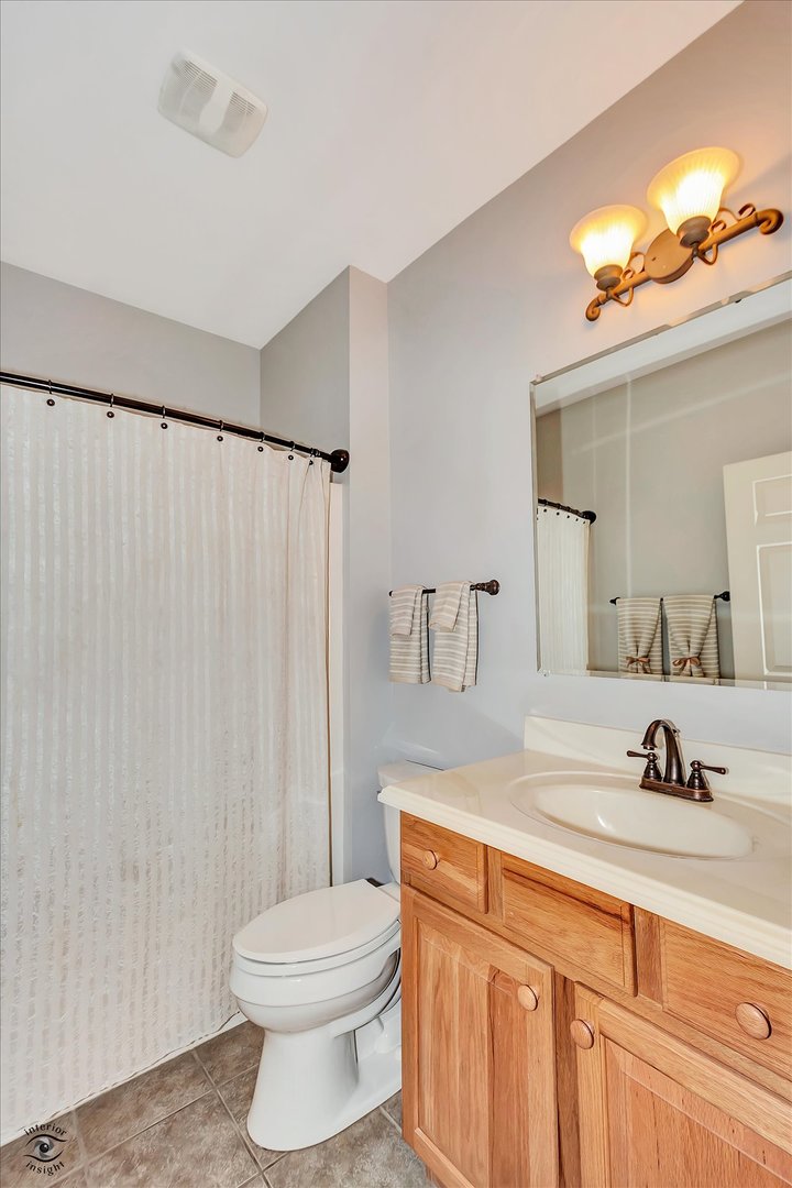 707 Bohannon Circle, Oswego, IL 60543