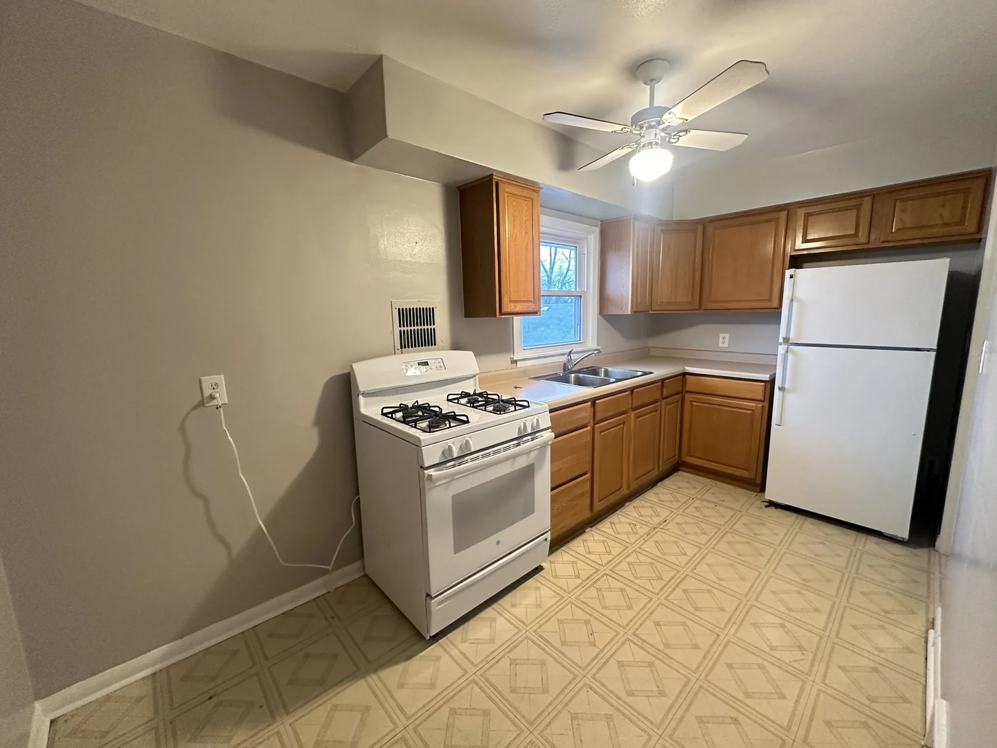 1607 Rural Street, Rockford, IL 61107