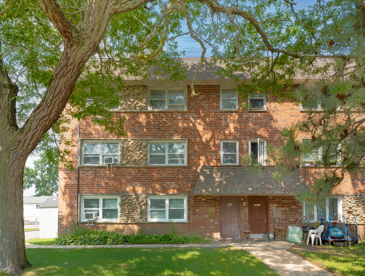 7411 Astor Avenue, Hanover Park, IL 60133