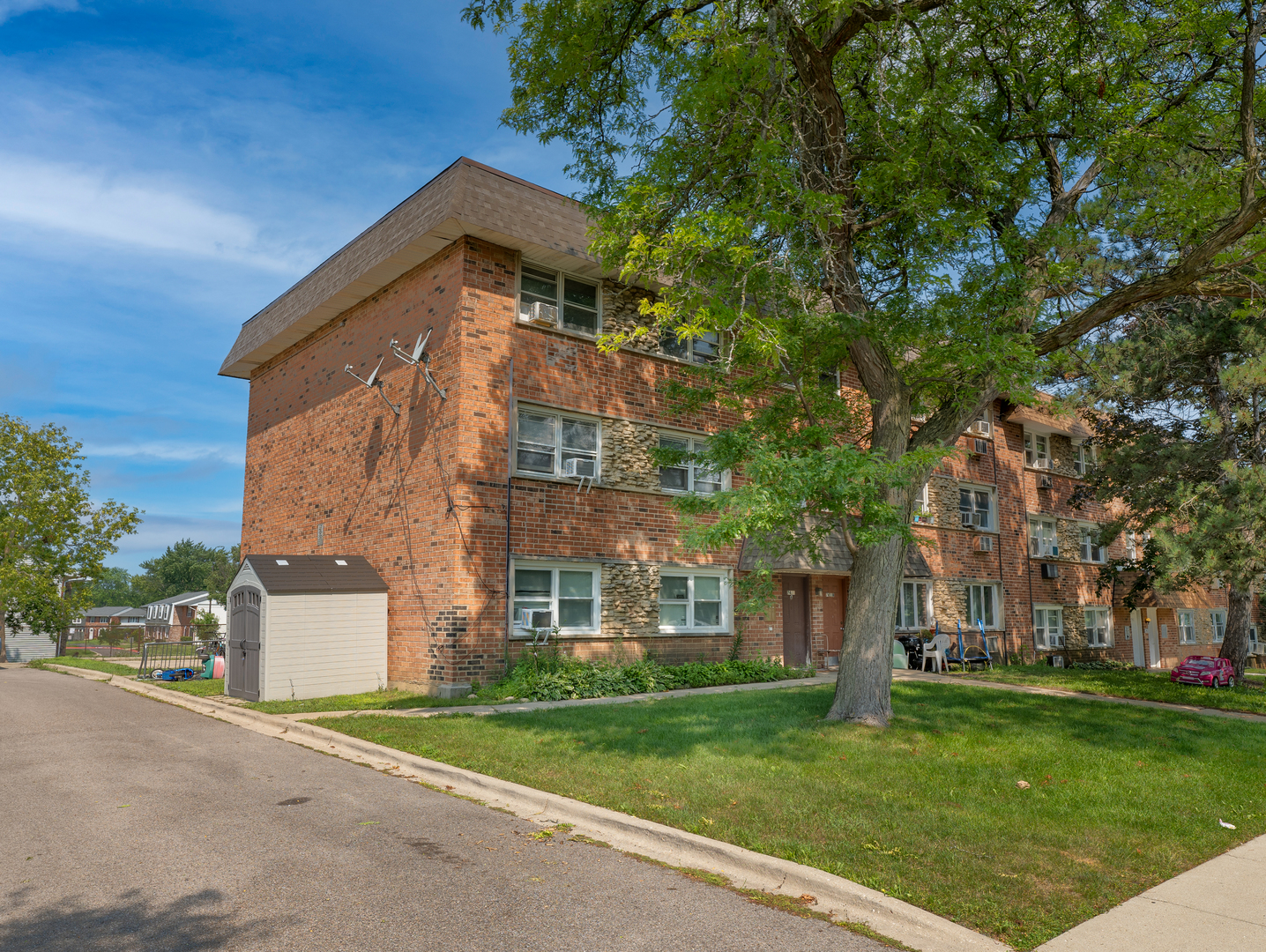 7411 Astor Avenue, Hanover Park, IL 60133