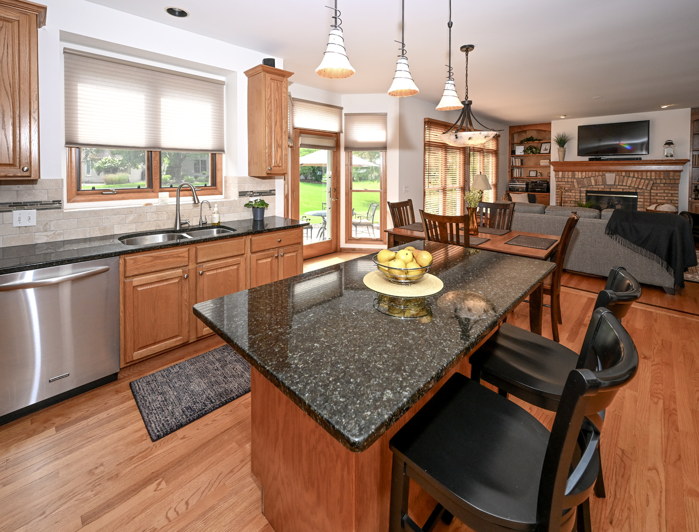 3753 Queen Anne Court, St. Charles, IL 60174